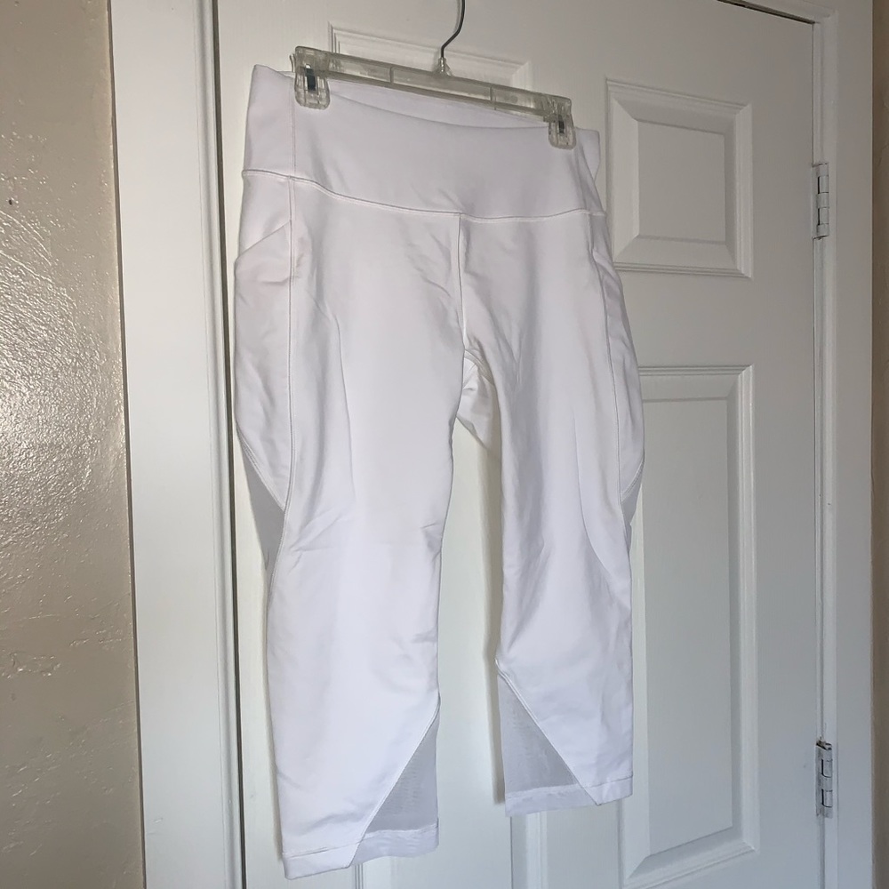 White Lululemon capri leggings
